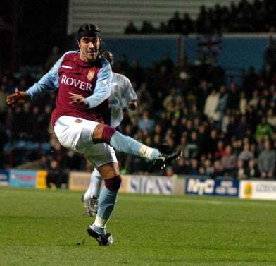 Robbie Keane jarte Angel