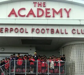 Liverpool ouvre une école en Inde