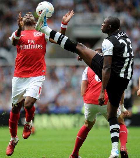 Photo: high kick d&rsquo;Ameobi