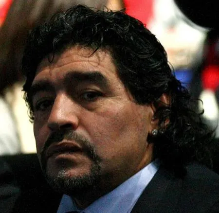 Maradona, une défaite pour commencer