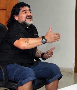 Premier succès pour Maradona