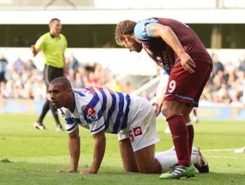 Photo : Petrov et Ferdinand se touchent