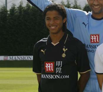 Giovani reste à Tottenham
