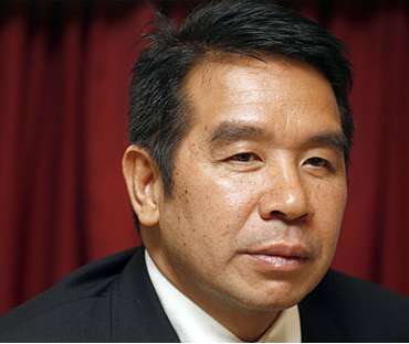 Carson Yeung a le droit de voyager