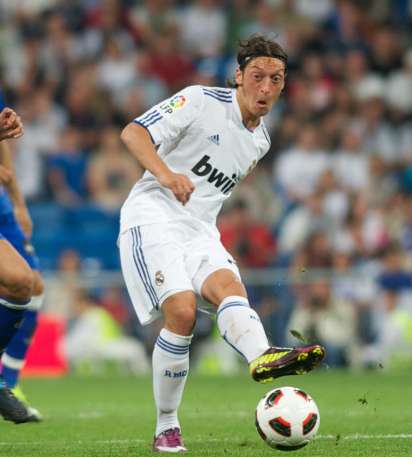 Ozil vise le triplé