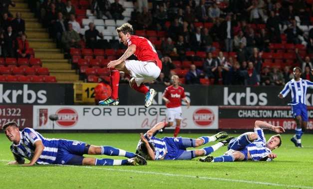 Photo: Le saut d&rsquo;Olive et Tom