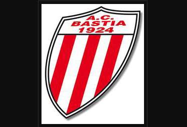 Italie : un tifoso tombe des gradins