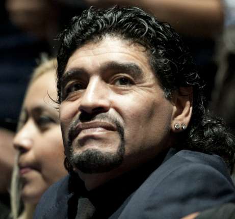 Double torpille pour Maradona