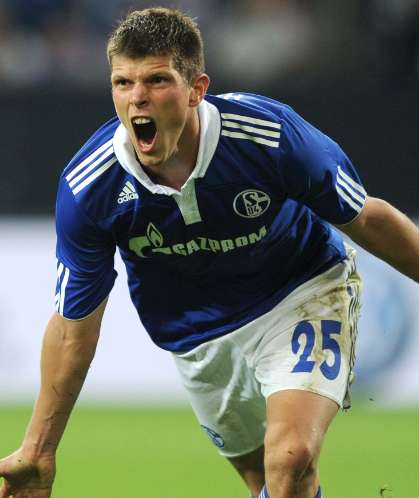 Huntelaar devant Messi et Gomez