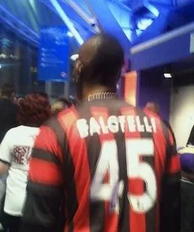 Photo : Balotelli aime le catch ?