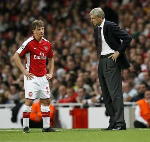 Arshavin tacle Wenger