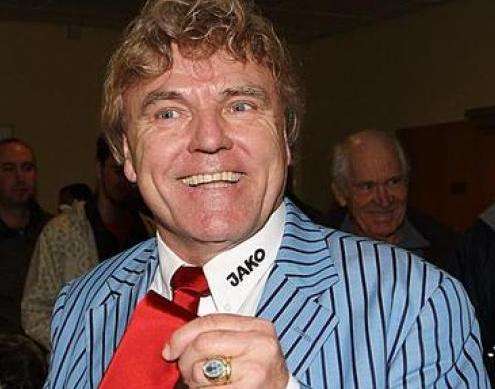 Il est viré à cause d’un strip-tease