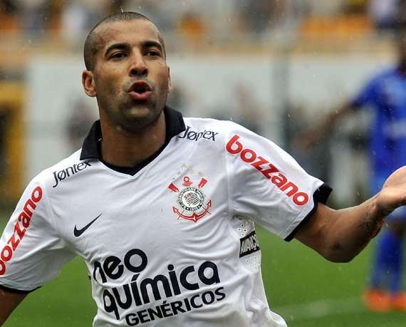 Vasco et les Corinthians à la lutte