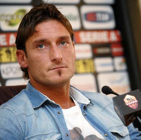 Totti pense à Burdisso