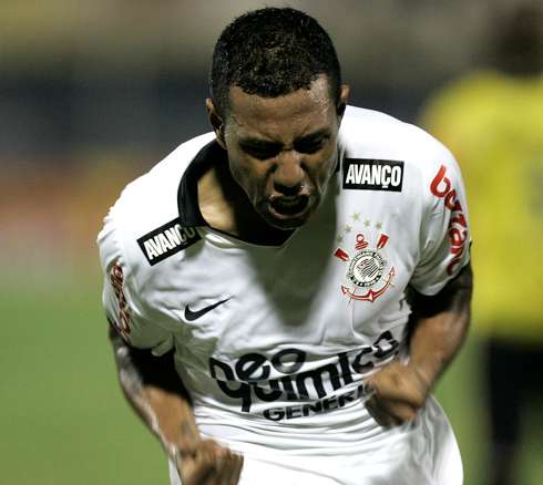 Les Corinthians volent en tête