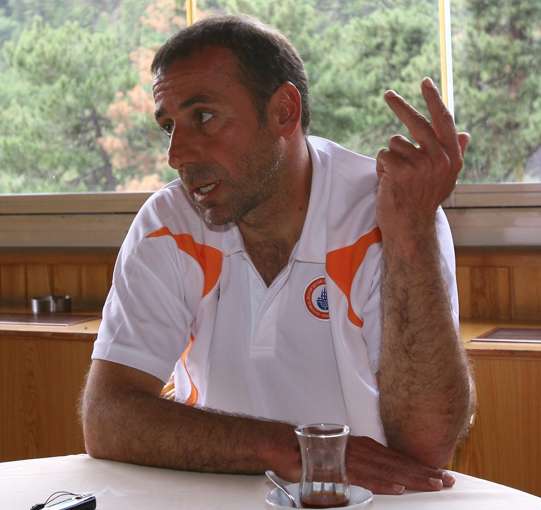 Avci remplace Hiddink