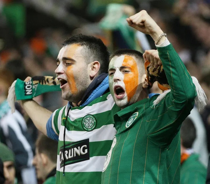 Il fête la qualification avec les joueurs