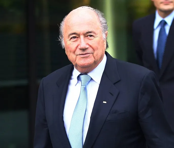 Blatter s’excuse
