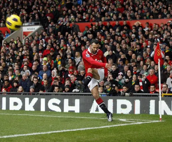 Giggs trouve Balotelli «<span style="font-size:50%">&nbsp;</span>étrange<span style="font-size:50%">&nbsp;</span>»