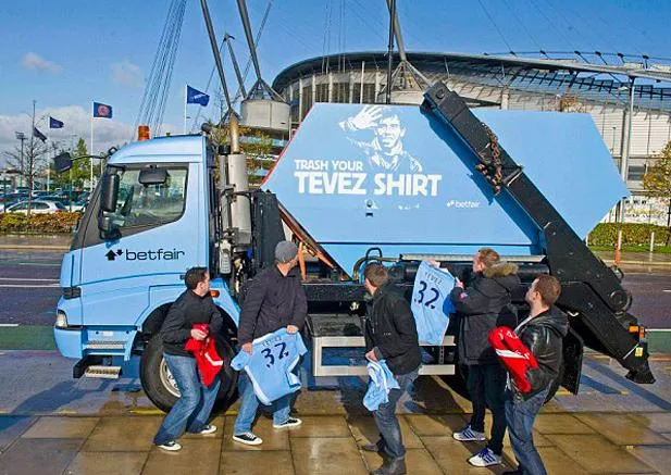 Photo : le recycleur de maillots de Tevez
