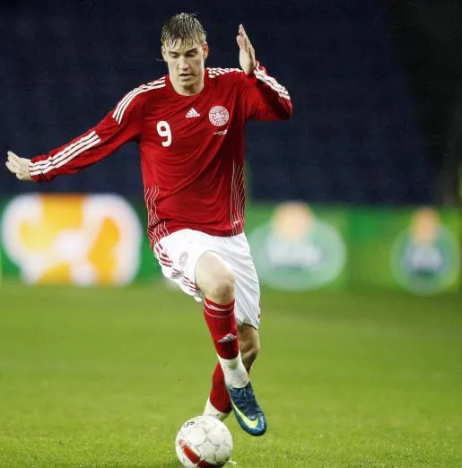 Les fringues de Bendtner en lambeaux