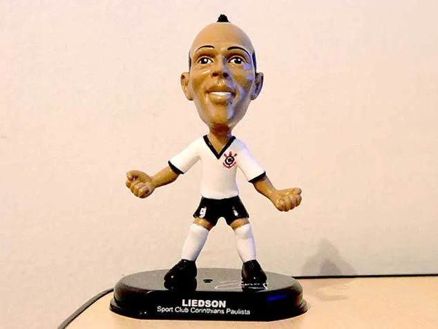 Photo : Liedson en figurine