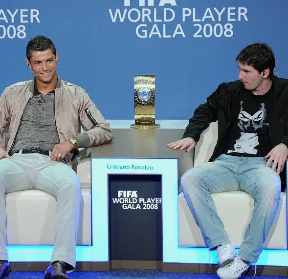 Les signatures de Messi et Ronaldo comparées