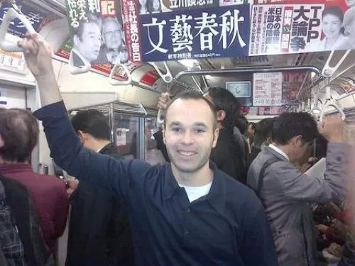 Photo: Iniesta dans le metro