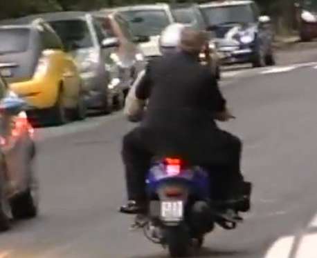 De Laurentiis offre un scooter