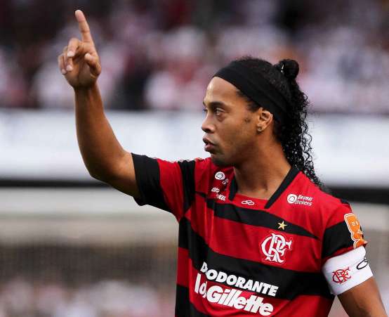 Ronaldinho rempile à Flamengo