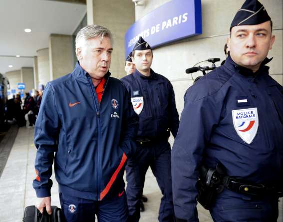 Photo : Carlo et la police