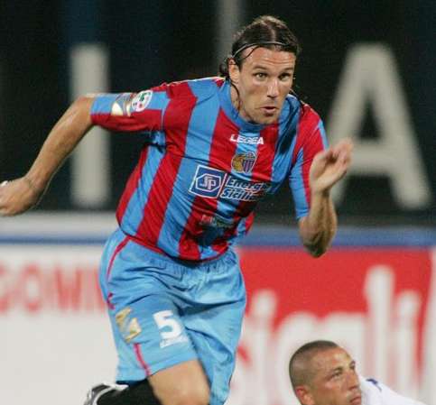 Il achète un maillot, il se fait virer