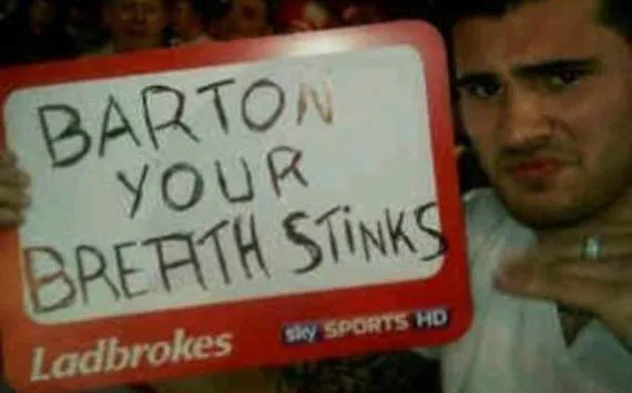 Photo : Johnson répond à Barton