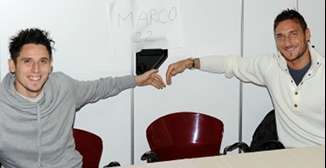 Photo : Totti pense à Borriello