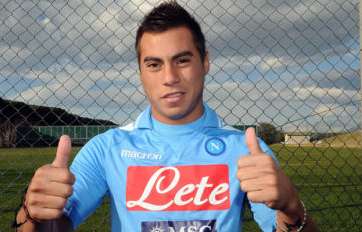Photo : Vargas avec le maillot du Napoli