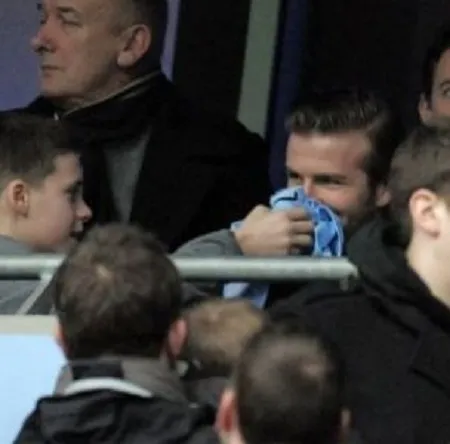 Photo: Beckham se mouche dans un maillot de City