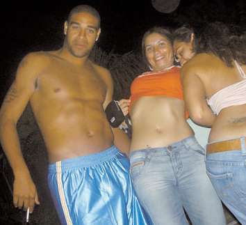 Adriano aurait tiré sur une fille