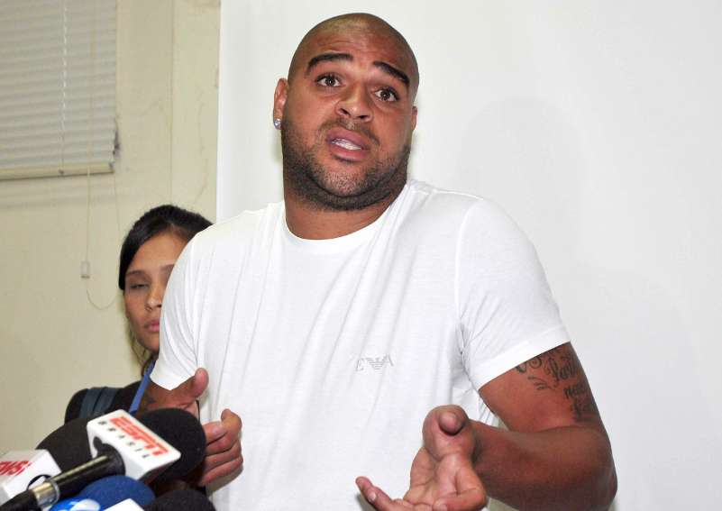 Photo : Adriano rattrape Ronaldo