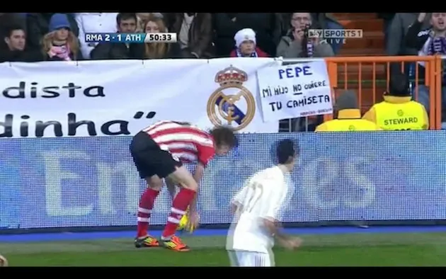Photo : Un supporter prévient Pepe