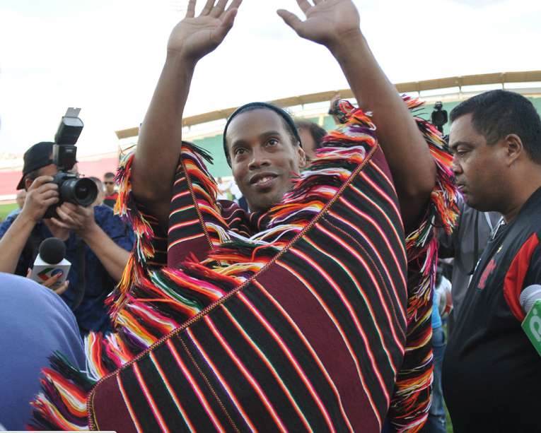 Photo : Ronaldinho et son poncho