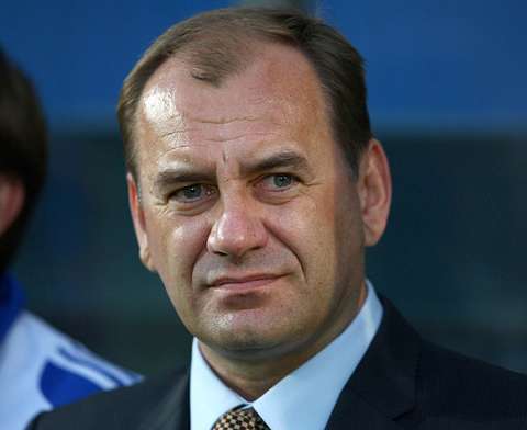 Weiss rompt son contrat