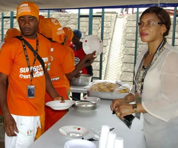 La maman de Drogba aux fourneaux