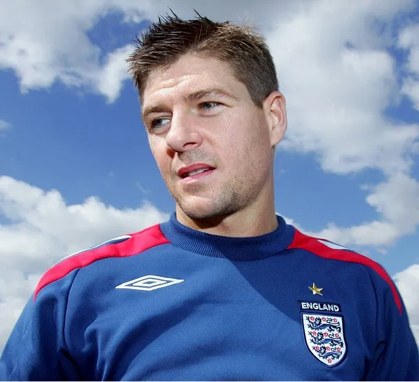 Gerrard favori pour le brassard