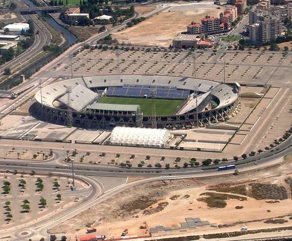 Le stade Sant’Elia risque de fermer