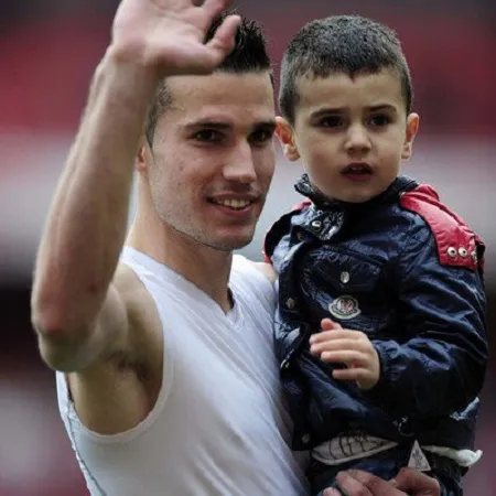 Arsenal s&rsquo;intéresse au fils de RvP