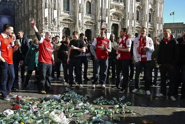 Photo : les Anglais souillent Milan