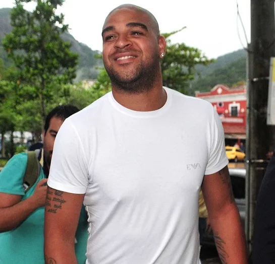 Adriano moins gros et titulaire