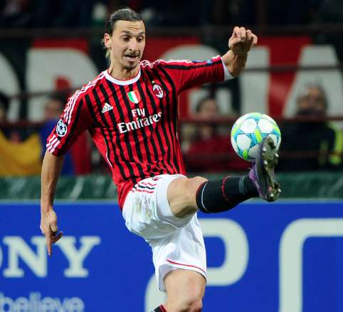 Ibra blesse la main d’une femme