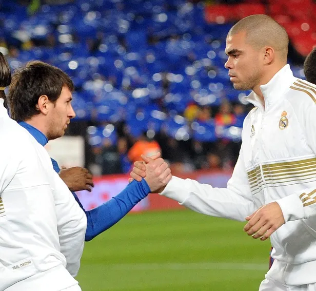 La FIFA exige des poignées de main