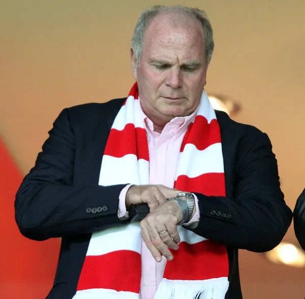 Hoeness : « Pas dans un pensionnat de filles »